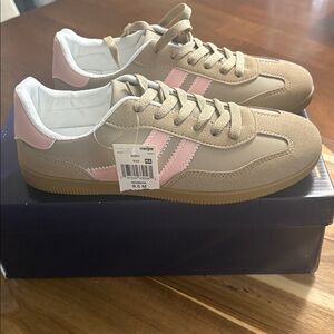 Madden Girl Kory Sneakers Size 8.5